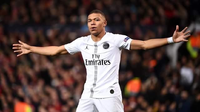 意媒：如果接受降薪，目前年薪600万欧的佩7可能与罗马续约（意媒：若接受降薪，年薪600万欧的佩7有望与罗马续约）