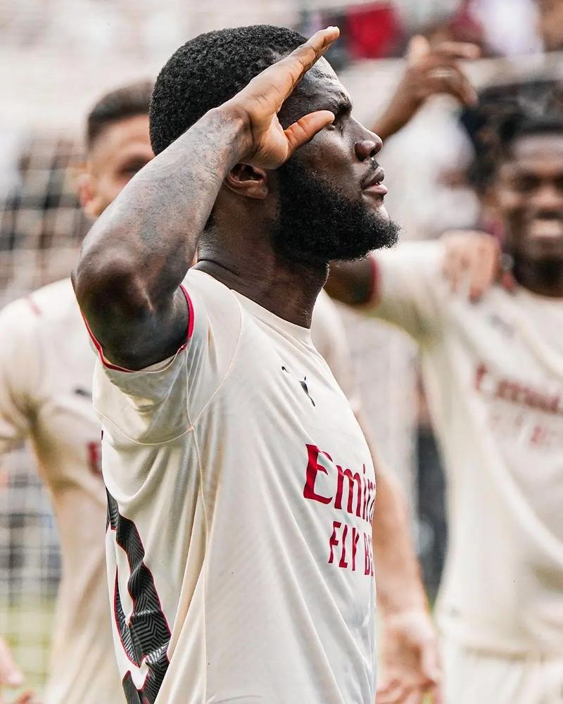 铜梁龙致谢蓉城：期待成渝两地共同推动西部足球事业蓬勃发展（铜梁龙感谢蓉城，盼成渝携手助推西部足球腾飞）