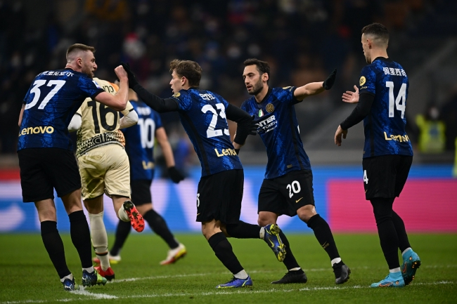 自称海牛翻译的用户：海牛不欠兰克尔-泽工资，还给他预支钱