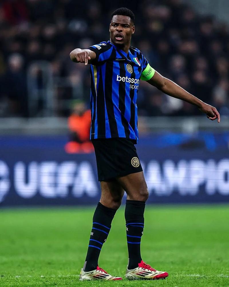 近4届欧预赛+世预赛射手榜：凯恩40球第1，C罗32球第2