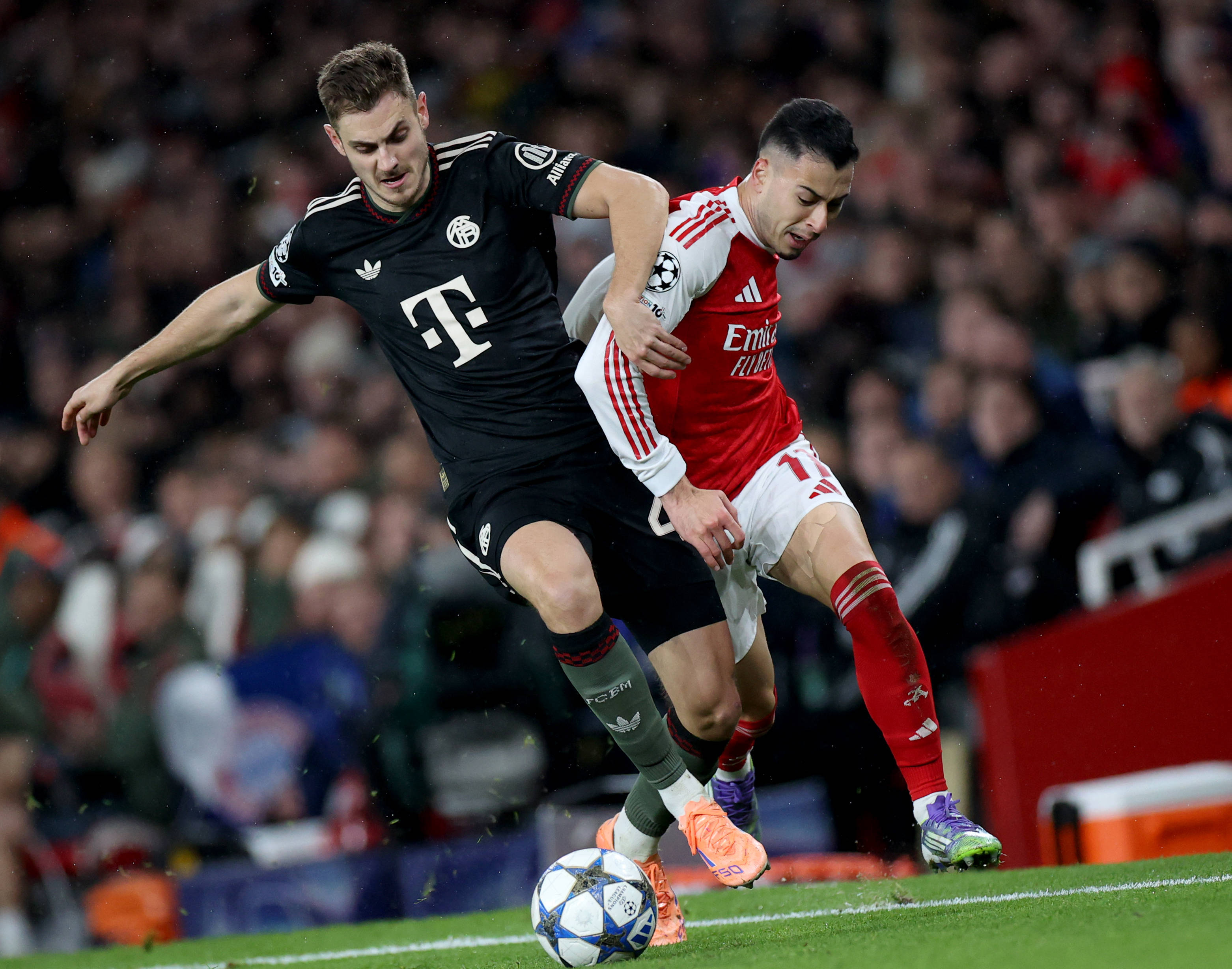 英媒：曼城将在冬窗卖掉萨维尼奥等三人，筹措资金追逐沃顿（英媒：曼城将于冬窗出售萨维尼奥等三将，为引进沃顿筹资）