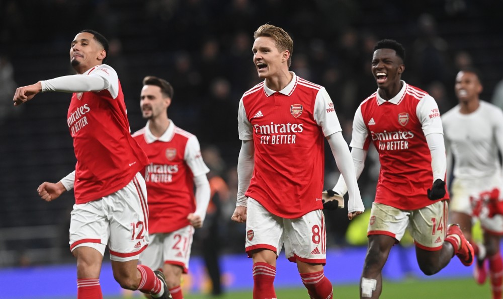 记者：埃斯特旺已抵达伦敦，将于周一加入切尔西的训练