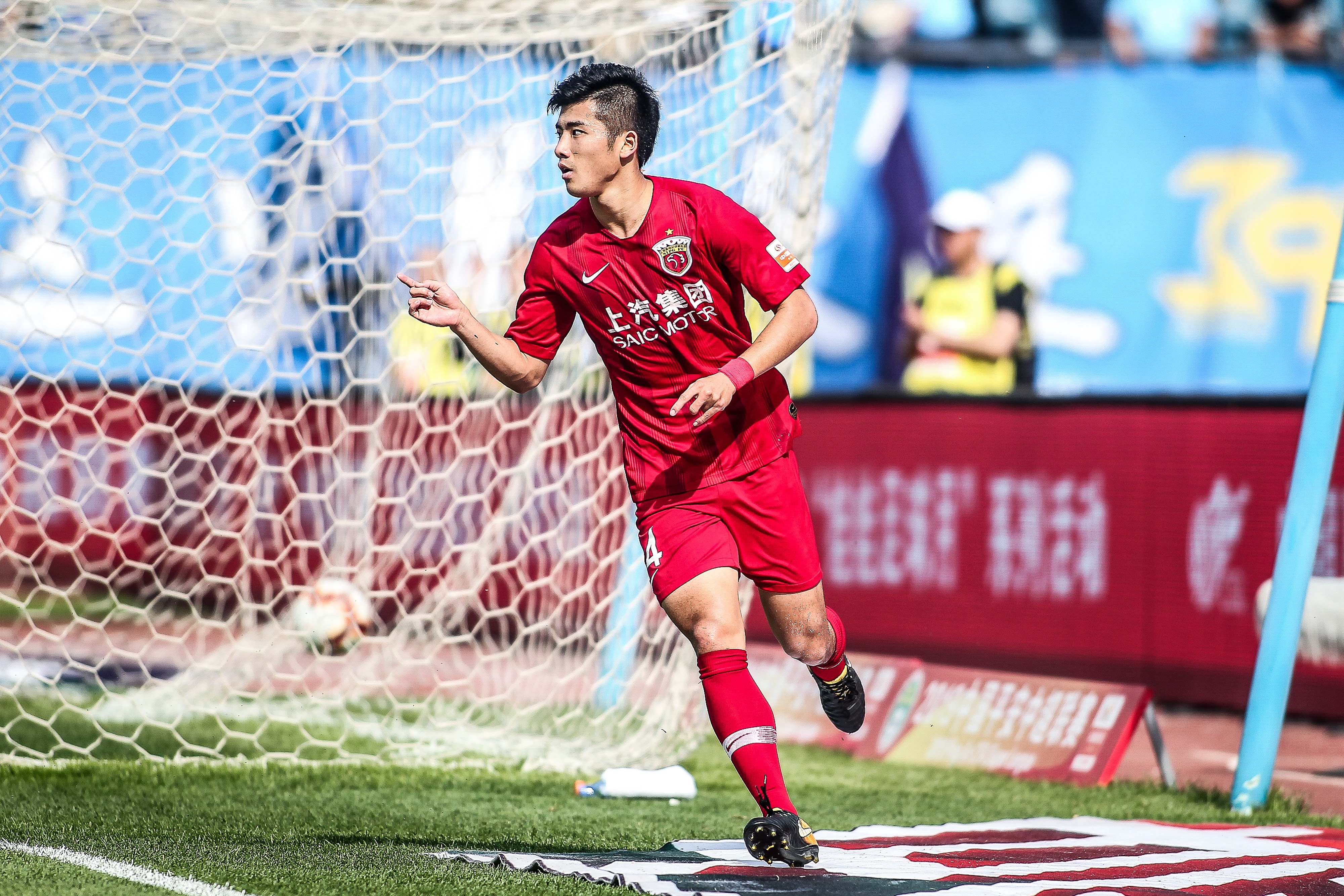 2025中超抢断榜：西海岸杨希以105次居首，英博吕焯毅排第二