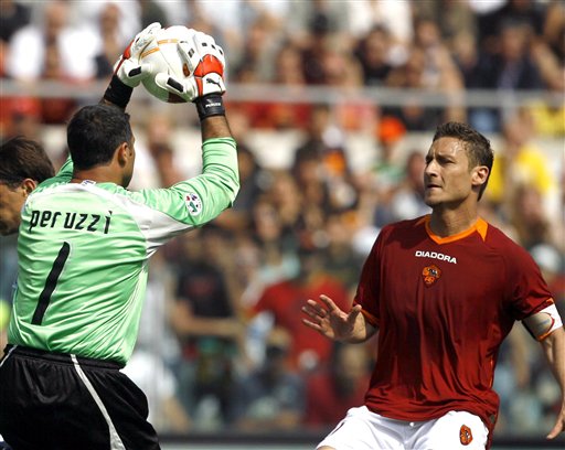 亚泰官方：对刘议阳实施“三停”；此前他被女友控诉出轨、裸聊