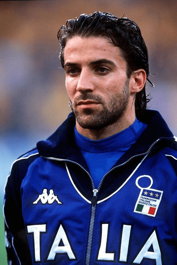 AC米兰在意大利杯1／8决赛中0-1不敌拉齐奥，终结13连胜，遭遇赛季首败。