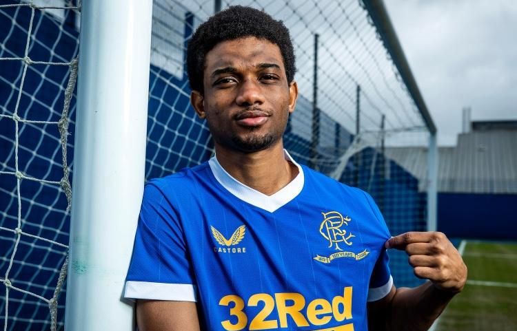 费迪南德：姆伯莫态度严谨且敬业，他能给曼联带来积极的影响（费迪南德看好姆伯莫：职业态度一流，能为曼联带来积极变化）