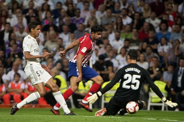 TAA再遭伤情打击2025报销：后防问题困扰阿隆索，解决不好就下课（TAA再度重伤2025年报销，阿隆索后防顽疾难解恐下课）