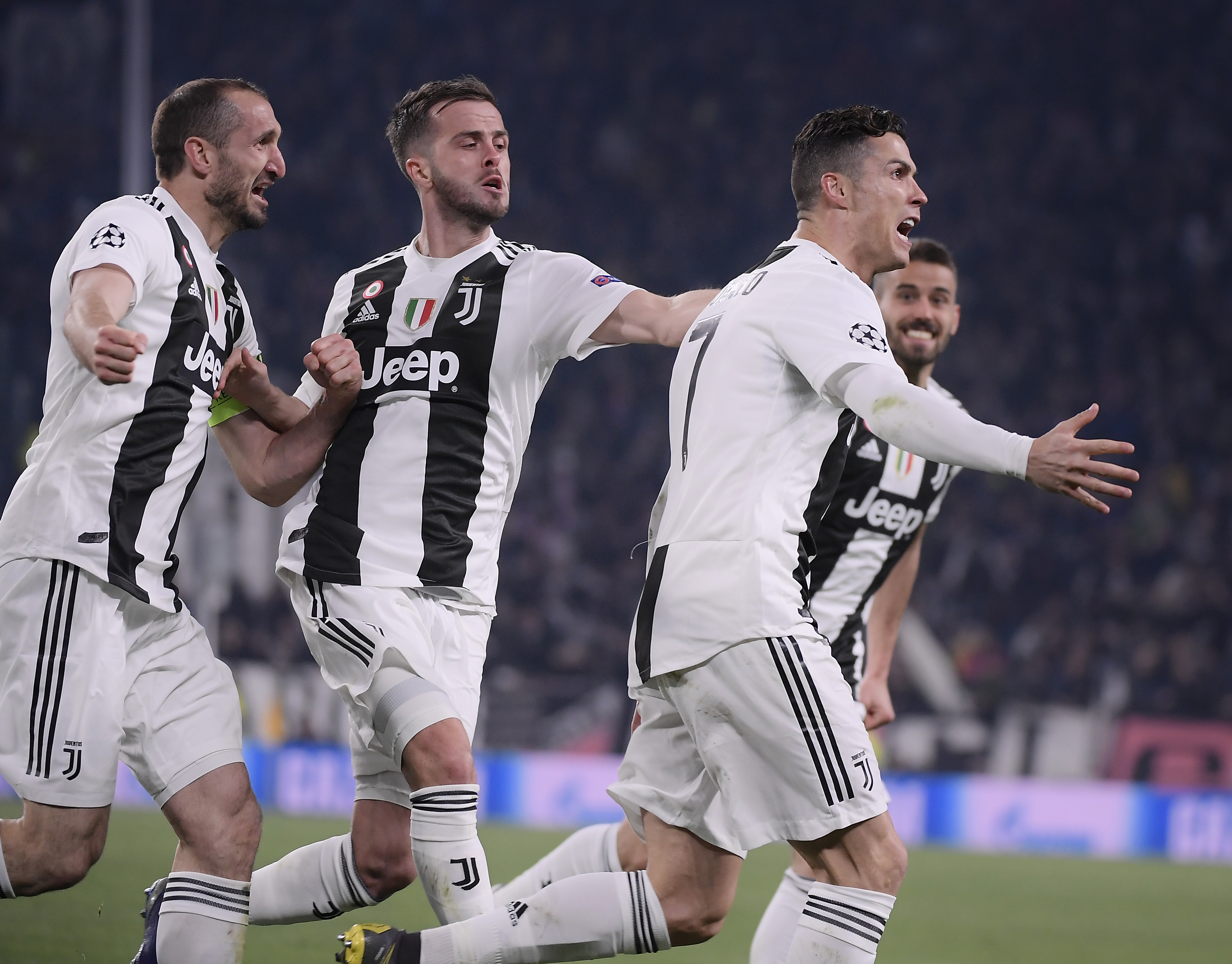 官方：孔蒂当选2025意足球盛典最佳教练，那不勒斯最佳俱乐部