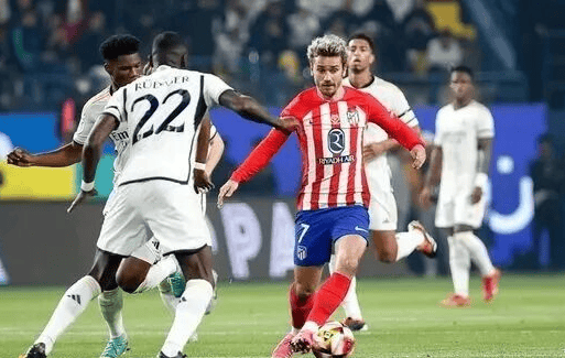 莫耶斯：本赛季英超判罚标准摇摆不定，裁判也懒得解释（莫耶斯批评本季英超判罚不统一，裁判不愿解释）